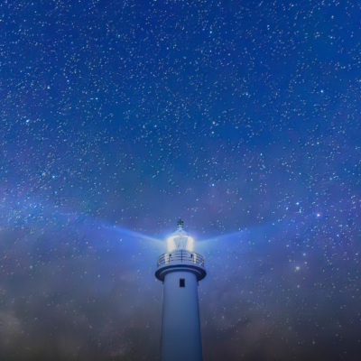 たくさんの星空を映す灯台
